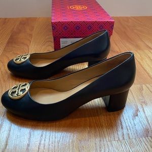 Tory Burch Chelsea 50 mm heals, leather, Excellent size 8.5